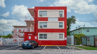 Regal Apartments in Miami, FL - Building Photo - Building Photo