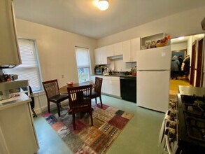 27 Fainwood Cir, Unit 1 in Cambridge, MA - Building Photo - Building Photo