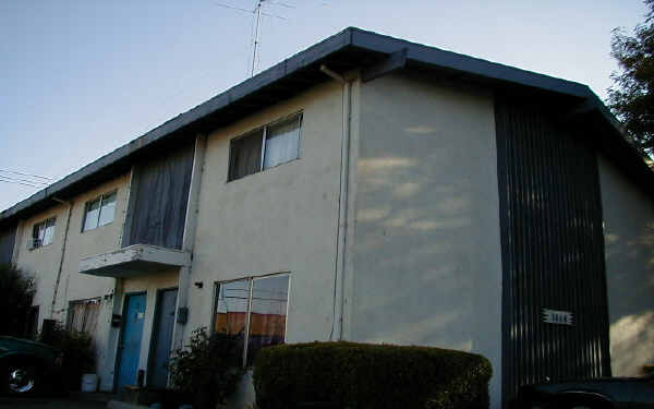 1414 W 12th St in Tracy, CA - Foto de edificio