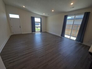 9610 E Annabelle Cir in Wichita, KS - Building Photo - Building Photo
