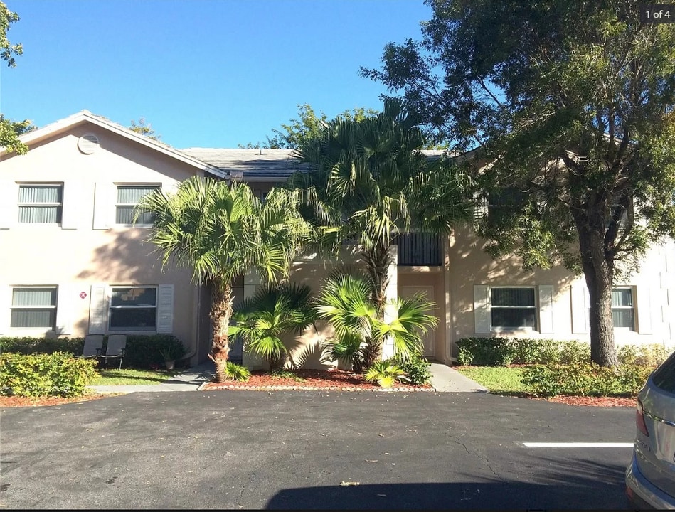 11501 NW 44th St in Coral Springs, FL - Building Photo