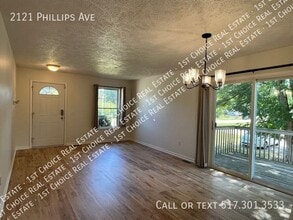 2121 Phillips Ave in Holt, MI - Building Photo - Building Photo