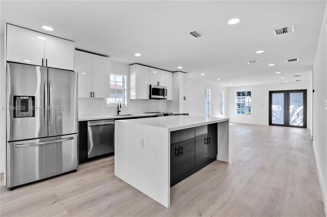 407 NW 45th St in Miami, FL - Building Photo