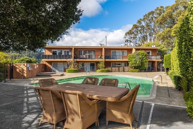 106 Stanford Way in Sausalito, CA - Building Photo - Building Photo