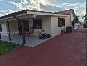 1453 SW 137th Pl in Miami, FL - Building Photo - Building Photo