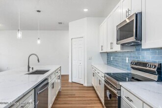 1658 Hamilton Ave SW in Palm Bay, FL - Foto de edificio - Building Photo