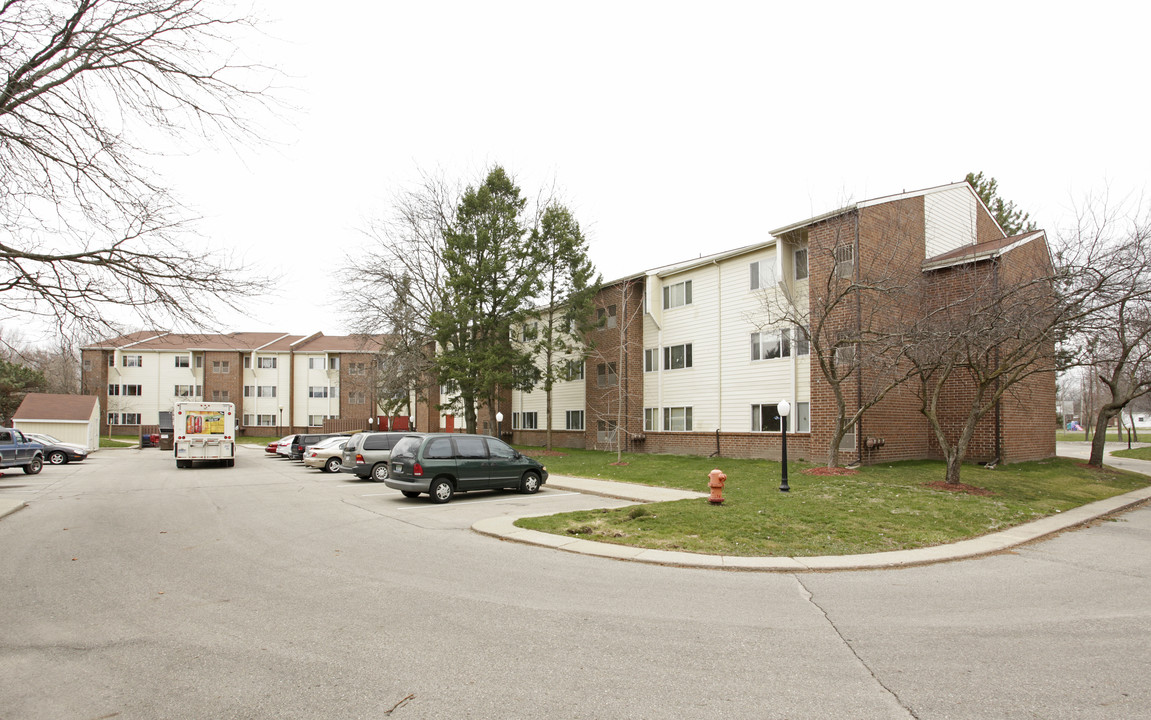 Somerset Apartments in Lansing, MI - Foto de edificio