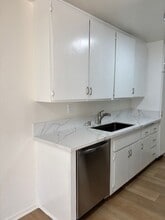 4338 Mammoth Ave in Sherman Oaks, CA - Building Photo - Interior Photo