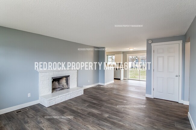 15313 E Broadway Ave in Spokane Valley, WA - Building Photo - Building Photo