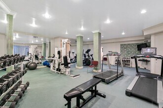 390 S Sepulveda Blvd, Unit 311 in Los Angeles, CA - Foto de edificio - Building Photo