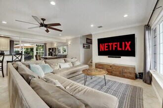 5574 Lake Osborne Dr in Lake Worth Beach, FL - Building Photo - Building Photo