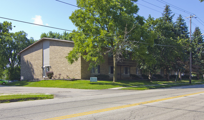 Arrowhead Pointe Apartments in Beloit, WI - Building Photo - Building Photo