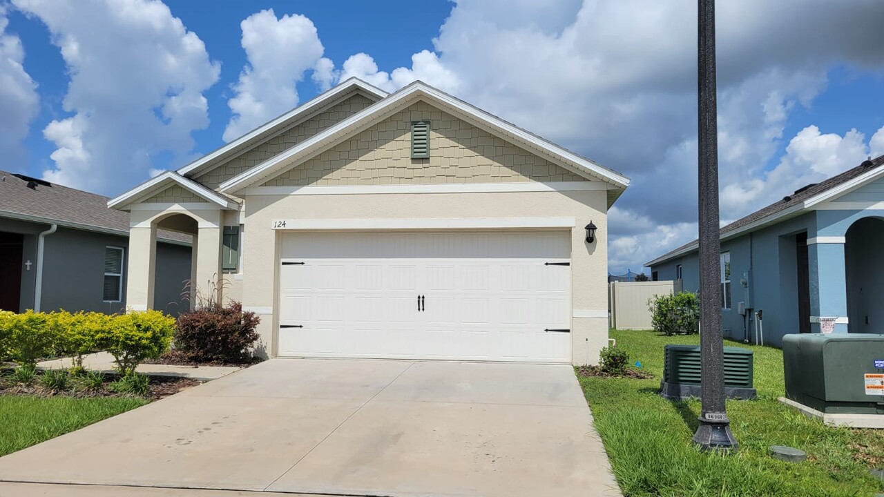 124 Eagleview Loop in Davenport, FL - Foto de edificio
