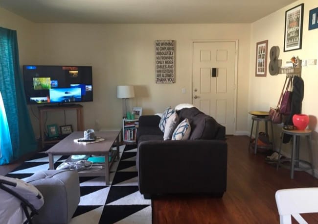 2228 Garnet Ave in San Diego, CA - Foto de edificio - Building Photo