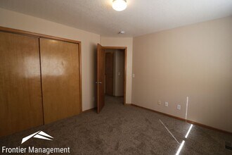 908-910 Jackalope Ct in Junction City, KS - Building Photo - Building Photo