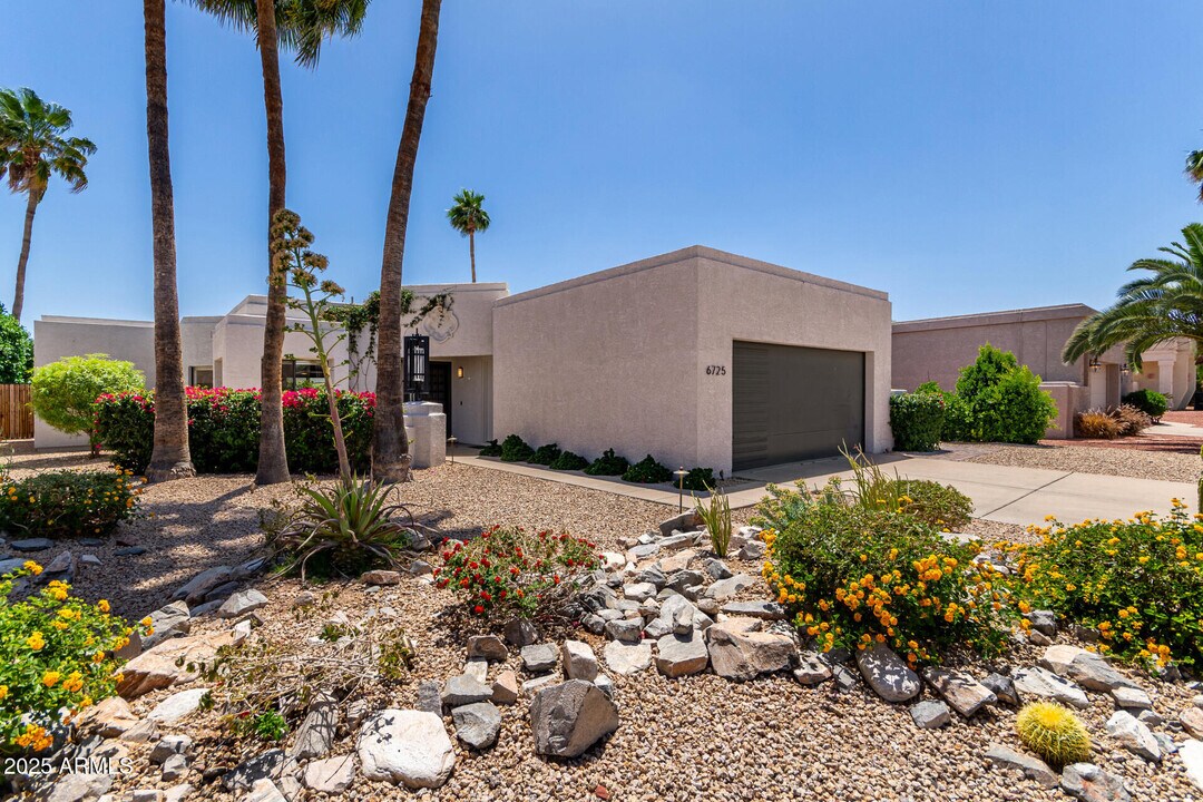 6725 E Kelton Ln in Scottsdale, AZ - Building Photo