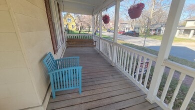 1329 Connecticut St, Unit Apt2 in Lawrence, KS - Building Photo - Building Photo