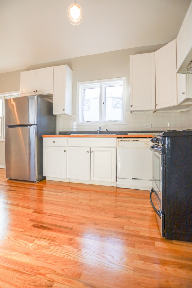 1812 W Thomas St-Unit -3 in Chicago, IL - Building Photo - Building Photo