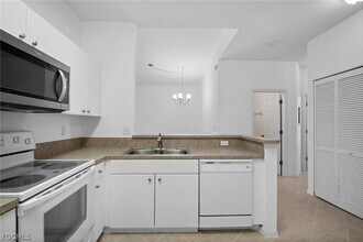 4241 Bellasol Cir in Ft. Myers, FL - Building Photo - Building Photo