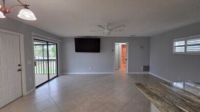 1212 Breezy Way, Unit 7H in Sebastian, FL - Building Photo - Building Photo