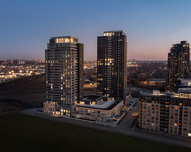 15 Vena Wy in Toronto, ON - Building Photo - Building Photo