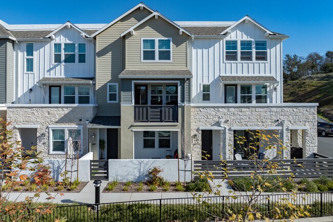 Round Barn in Santa Rosa, CA - Foto de edificio - Building Photo