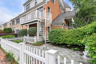 65 Independence Way in Jersey City, NJ - Building Photo - Building Photo