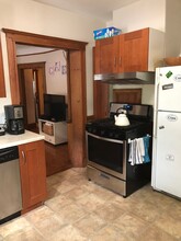 151 Elm St, Unit 1 in Somerville, MA - Foto de edificio - Building Photo