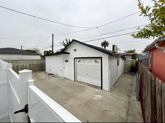 property at 847 E 106th St