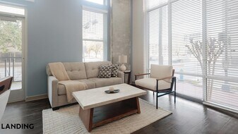 1711 Caroline St, Unit 112 in Houston, TX - Building Photo
