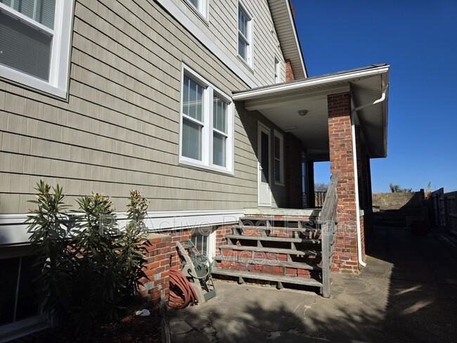 1800 E Ocean View Ave in Norfolk, VA - Building Photo - Building Photo