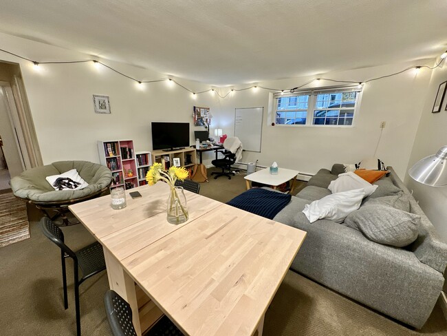 804 Centre St, Unit 7 in Boston, MA - Foto de edificio - Building Photo