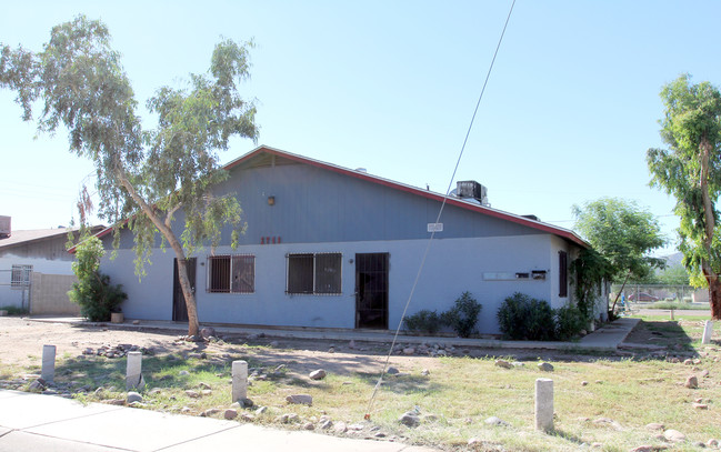 2745 E Chipman Rd in Phoenix, AZ - Building Photo - Building Photo