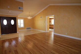 23125 Vose St in Los Angeles, CA - Building Photo - Building Photo