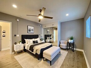 1217 N Virgil Ave in Los Angeles, CA - Foto de edificio - Building Photo