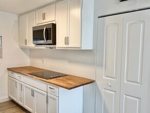 2915 NW 29th St in Miami, FL - Foto de edificio - Building Photo