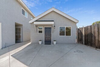 3241 Park Ln in Long Beach, CA - Building Photo - Building Photo