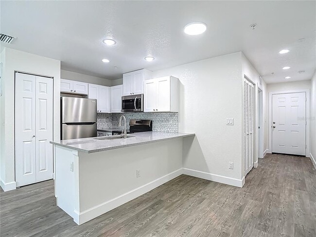 property at 326 S Grosse Ave