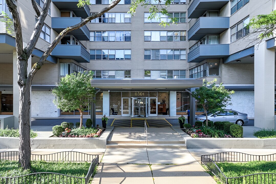 6301 N Sheridan Rd, Unit 22D in Chicago, IL - Foto de edificio