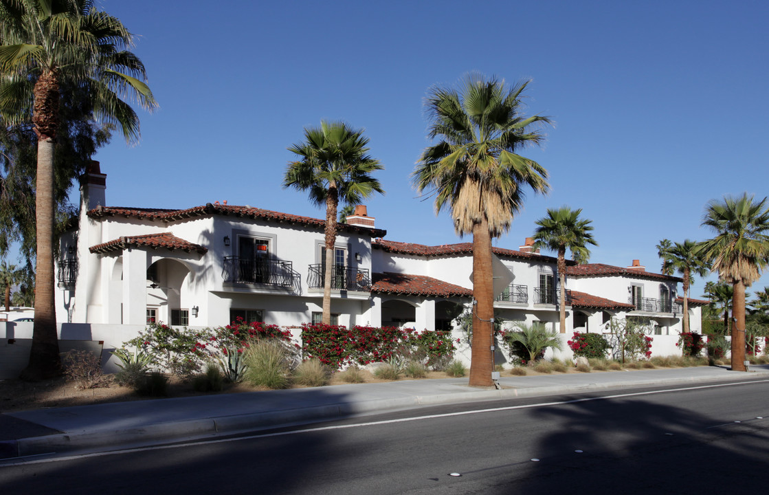 500 E Palm Canyon Dr in Palm Springs, CA - Building Photo