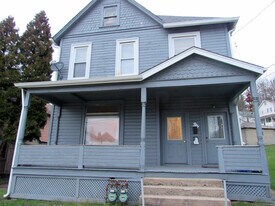 529 Chestnut St, Unit First Floor in Carnegie, PA - Building Photo
