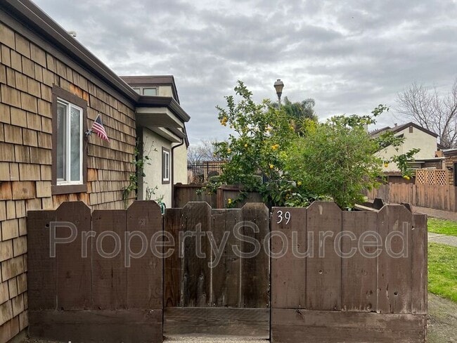 1414 Pajaro Ave in Manteca, CA - Building Photo - Building Photo