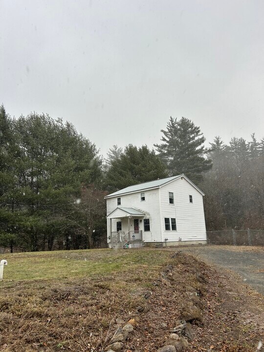 392 Back Ashuelot Rd in Ashuelot, NH - Building Photo