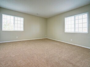 1080 Parkridge Ct in Cincinnati, OH - Building Photo - Building Photo