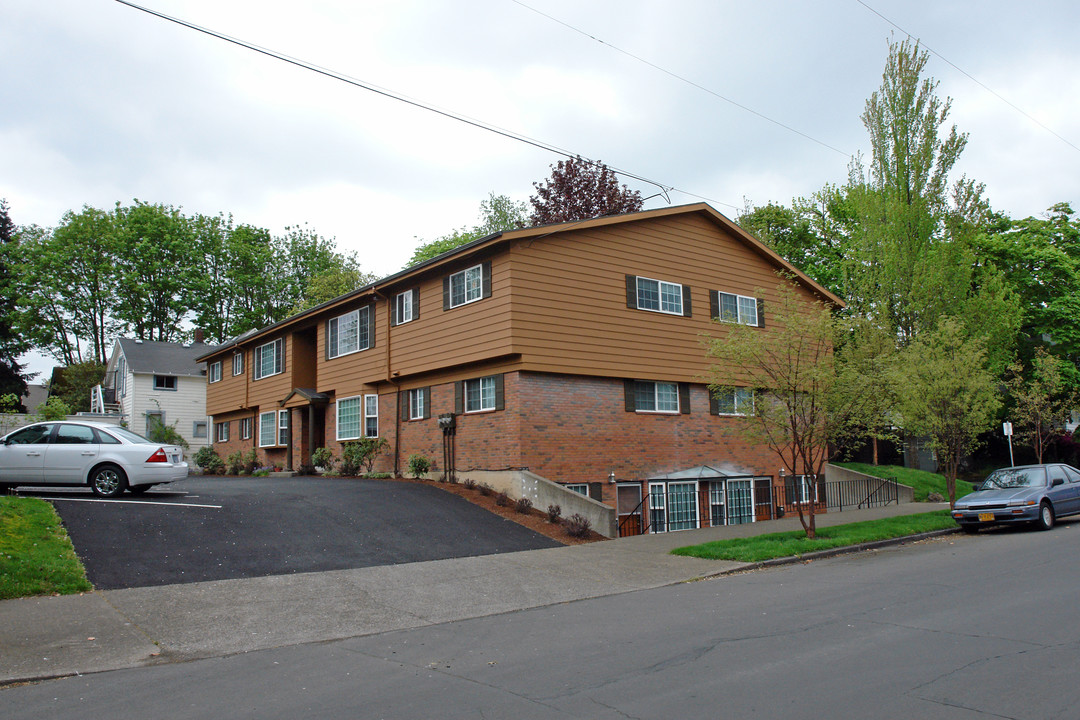 Regal Terrace Apartments in Portland, OR - Building Photo