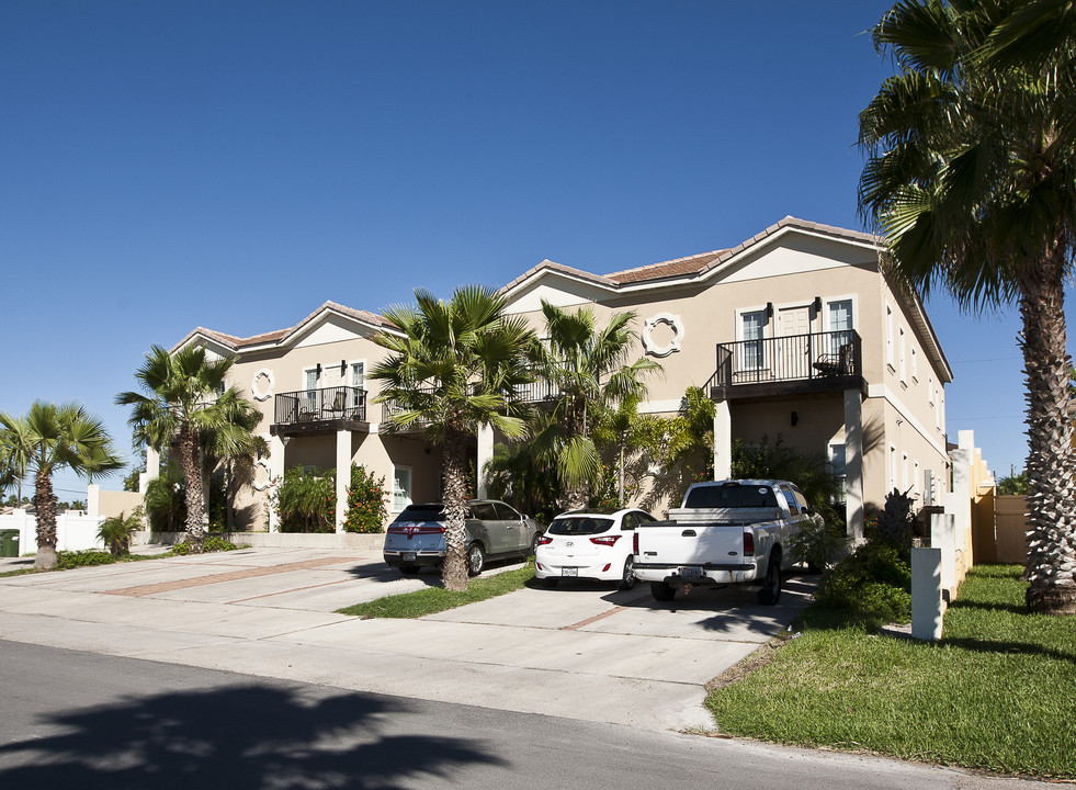 104 E Carolyn St in South Padre Island, TX - Building Photo