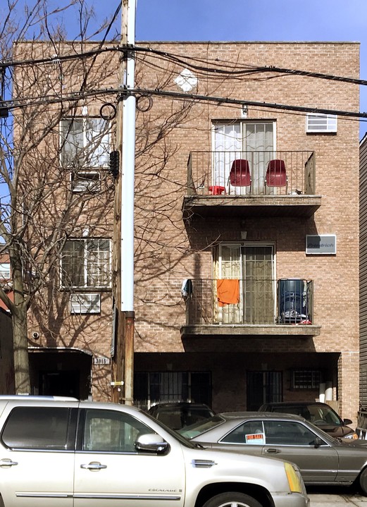 2015 Arthur Ave in Bronx, NY - Building Photo