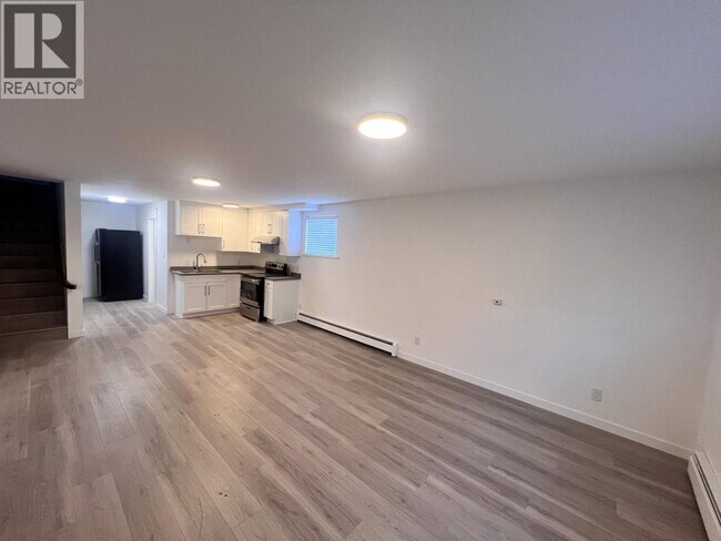 5xx E 9th St in North Vancouver, BC - Building Photo - Building Photo