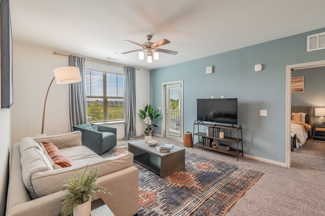 Thrive Luxury Apartments in Davenport, FL - Foto de edificio
