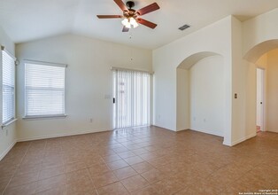 11103 Durham Bend, Unit E-9 in San Antonio, TX - Building Photo - Building Photo